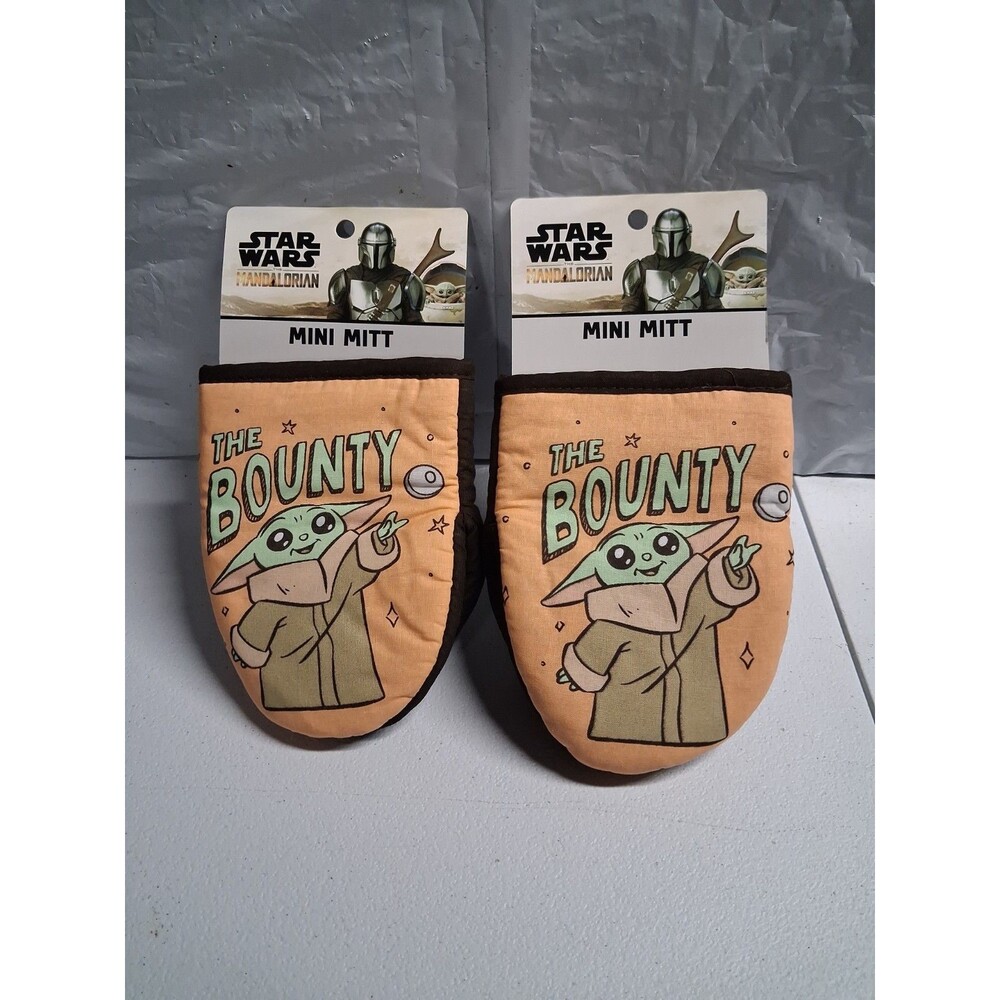 2 Disney Star Wars Mandalorian Grogu Home Kitchen Graphic Mini Oven Mitt New